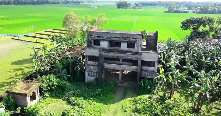 নকলা ফায়ার সার্ভিস স্টেশনের পরিত্যাক্ত ভবন